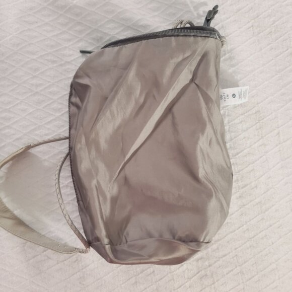 Limited Ed. Lululemon Roll-Top 3L Crossbody Unisex Bag - Picture 5 of 16